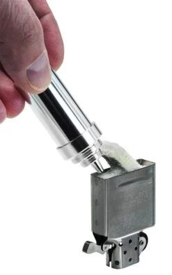 Zippo Fuel Canister -Zippo 121503 Filling Lighter 01 1024x1024 5a079961 8085 4b85 91e6 ca0d13809a10